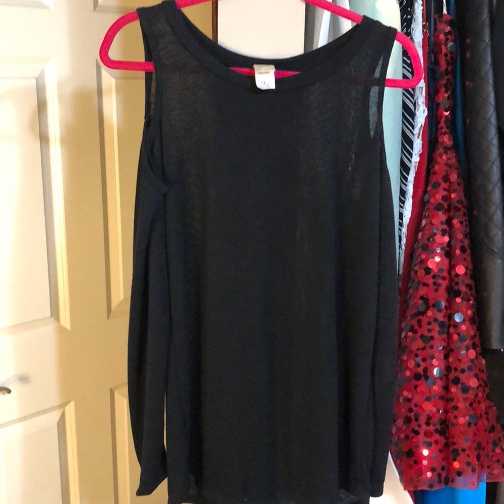 Black long sleeve shirt with cut out shoulders